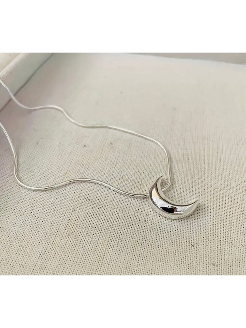 New - Silver Crescent Moon Choker Necklace - Beautiful